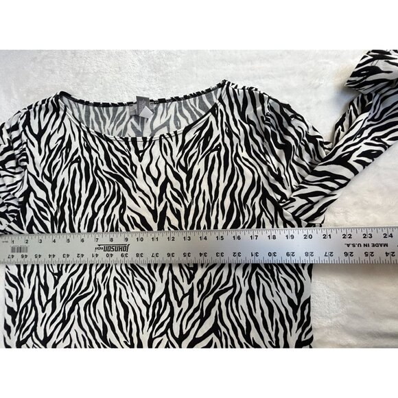 Chico's Travelers Black & White Zebra Print Asymmetrical Hem Top Size 2 Stretch - Picture 6 of 8